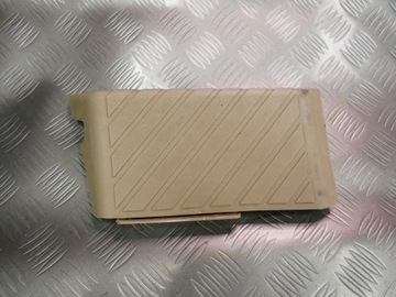 Podnóżek kierowcy beżowy 4L1864777 1FU AUDI Q7 4L