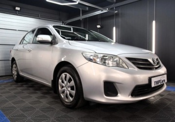 Toyota Corolla X Sedan Facelifting 1.4 D-4D 90KM 2013