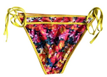 Трусики внизу купальника 46 размера.