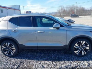 Volvo XC40 2023 Volvo XC 40 B5 Ultimate Bright Theme 2023 2.0 Benzyna 247KM, zdjęcie 6