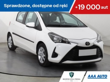 Toyota Yaris III Hatchback 5d Facelifting 2017 1.0 VVT-i 72KM 2020 Toyota Yaris 1.0 VVT-i, Salon Polska