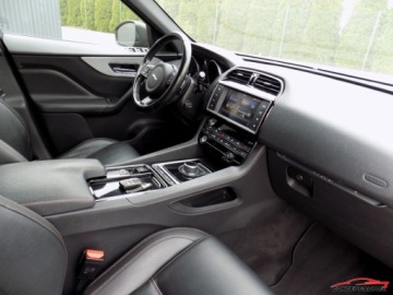 Jaguar F-Pace SUV 2.0 i4D 180KM 2017 Jaguar F-Pace BLACK 180KM 4x4 Kamera Led Skora Ambiente 2.0 Diesel 180KM, zdjęcie 23