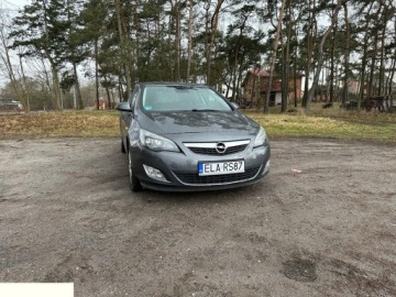 Opel Astra J Hatchback 5d 1.4 Turbo ECOTEC 140KM 2011 Opel Astra 1.4 Turbo Active 140KM 2011r, zdjęcie 2