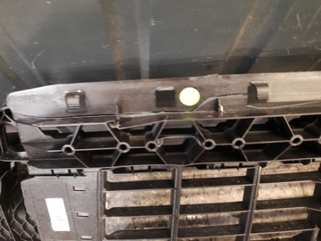 7LA807699D STOJAN MŘÍŽKA MASKA VW T6