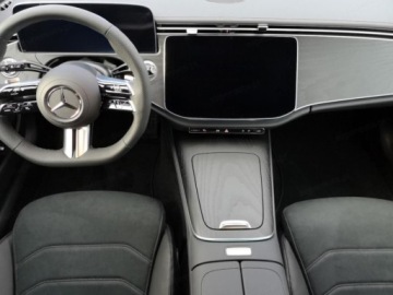 Mercedes Klasa E W214 Sedan 2.0 220d 197KM 2025 E Klasa 220 d 4-Matic AMG 2.0 (197KM) 2025, zdjęcie 5