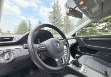 Volkswagen Passat B7 Variant 1.6 TDI CR DPF BlueMotion 105KM 2012 Volkswagen Passat Volkswagen Passat 1.6 TDI DPF BlueMot Highline 1.6 Diesel, zdjęcie 17