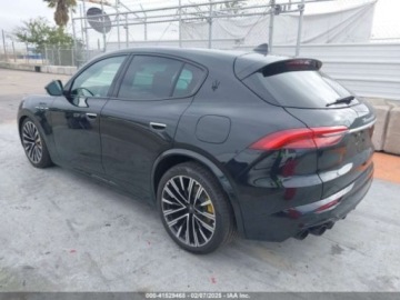 Maserati 2023 Maserati Grecale Modena, 2023r., 4x4, 2.0L 2.0 Benzyna 325KM, zdjęcie 2