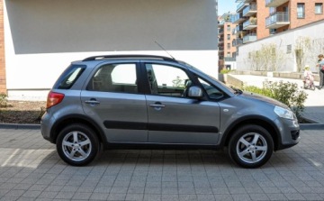 Suzuki SX4 I Hatchback Facelifting 1.6 VVT 120KM 2012 Suzuki SX4 4x4 Salon PL Lift 2012 2013 r. 1.6 Benzyna 120KM, zdjęcie 4