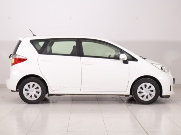 Toyota Verso-S 1.33 Dual VVT-i 99KM 2013 Toyota Verso-S 1.33 VVT-i, GAZ, Klima, zdjęcie 5