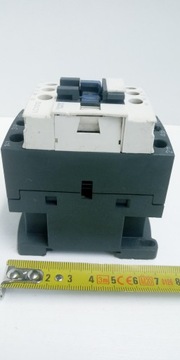 LC1D12 Релейный контактор Schneider 230В 25А