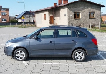 Skoda Fabia II Kombi 1.4 i 16V 85KM 2009 Skoda Fabia 1,4 Mpi Klima El szyby Oplacony..., zdjęcie 3