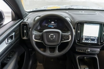 Volvo XC40 Crossover Facelifting 2.0 B3 163KM 2025 Volvo XC 40 Plus Dark B3 Mild Hybrid Benzyna, zdjęcie 18