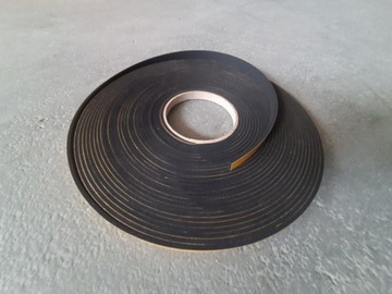 Уплотнитель самоклеящийся из микрорезины ПРОФИЛЬ EPDM 30х5 мм - 1 м.