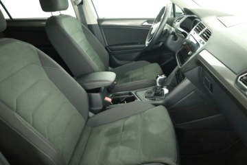 Volkswagen Tiguan Allspace SUV Facelifting 1.5 TSI EVO 150KM 2023 VW Tiguan Allspace 1.5 TSI, Salon Polska, zdjęcie 6