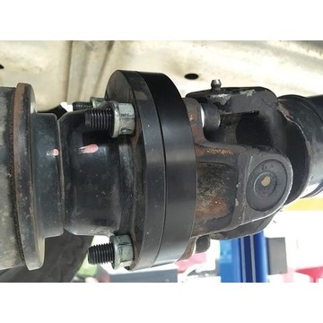 PODLOŽKA VZDÁLENOST KLIKOVÉ HŘÍDELE 15 MM ISUZU D-MAX 2012+