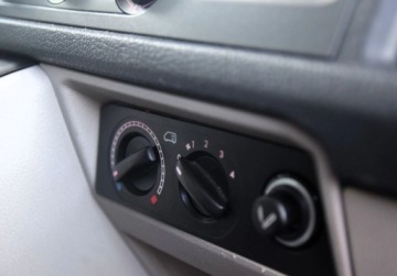 Volkswagen Caravelle T6 Transporter 2.0 TDI 102KM 2019 Volkswagen Transporter Transporter_9 miejsc_Nawigacja_ 2.0 Diesel 102KM, zdjęcie 16