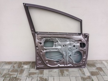 DVEŘE LEVÉ PŘEDNÍ TOYOTA PRIUS PLUS LEVÝ