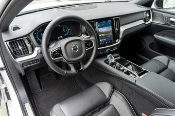 Volvo V60 II  Kombi Plug-In Facelifting 2.0 T6 350KM 2024 Volvo V60 YV1ZWH4V6S2650432, zdjęcie 12
