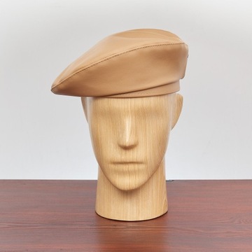 BERET ZE SKÓRY NATURALNEJ W MILITARNYM STYLU 61 CM