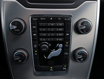 Volvo V70 III Kombi Facelifting 2.0 D4 DRIVE-E 181KM 2014 Volvo V70 D4, 178 KM, Skóra, Navi, Klima, zdjęcie 12