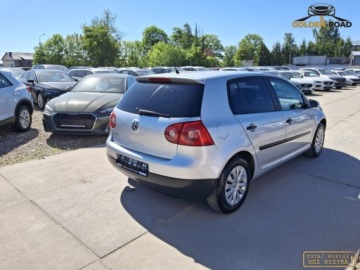 Volkswagen Golf V Hatchback 1.4 i 16V 75KM 2006 Volkswagen Golf 1,4 mpi 75 KM elektryka wspomaganie centralny oplacony 1.4, zdjęcie 5