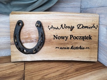 Дополнительная гравировка на доске, именная подкова.