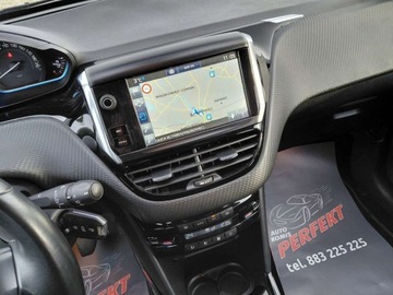 Peugeot 2008 I SUV Facelifting 1.2 PureTech 110KM 2016 Peugeot 2008 Lift Navi Klimatronik Sensor PDC Alu Serwis 1.2 Benzyna 110KM, zdjęcie 19