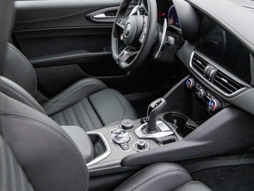 Alfa Romeo Giulia II Sedan Facelifting 2023 2.9 GME Bi-Turbo  520KM 2025 ALFA ROMEO Giulia 2.9 V6 Quadrifoglio Sedan (520KM) 2025, zdjęcie 11