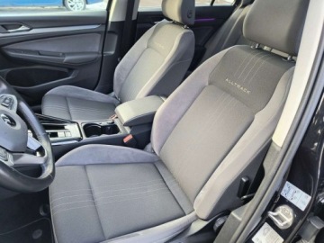 Volkswagen Golf VIII Alltrack 2.0 TDI 200KM 2022 Volkswagen Golf Alltr. 4Mot. ASO 2.0TSI 200KM bezwypadkowy pakiety panoram, zdjęcie 16