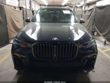 BMW X7 2022 BMW X7 M50i 2022 4.4 Benzyna 523KM, zdjęcie 7