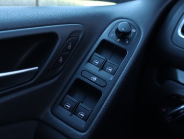 Volkswagen Golf VII Hatchback 3d 1.6 TDI-CR DPF 105KM 2012 VW Golf 1.6 TDI, Klima, Klimatronic, Tempomat, zdjęcie 14