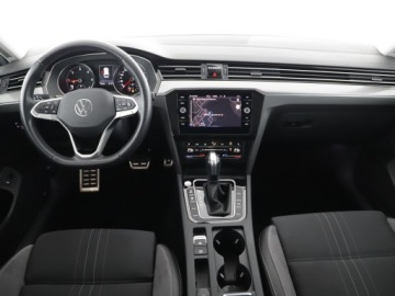 Volkswagen Passat B8 Variant Facelifting 2.0 TDI SCR 200KM 2023 Volkswagen Passat Alltrack | APP | Panorama | Hak, zdjęcie 13