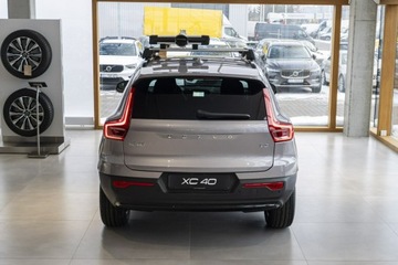 Volvo XC40 Crossover Facelifting 2.0 B3 163KM 2025 Volvo XC 40 Plus Dark B3 Mild Hybrid Benzyna, zdjęcie 8
