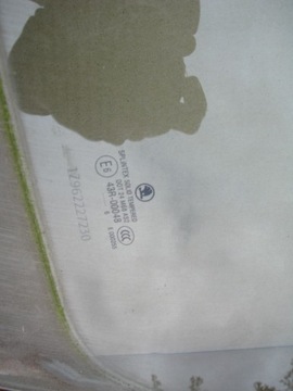 SKLO (OKNO) BOČNÍ DVEŘE LEVÝ PŘEDNÍ SKODA OCTAVIA II 2 04-