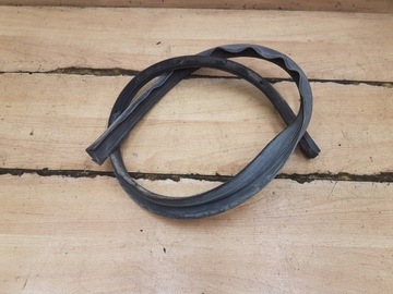 USZCZELKA PODSZYBIA MASKI VOLVO 740