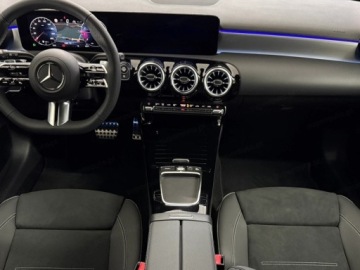 Mercedes Klasa A W177/V177 Hatchback Facelifting 1.3 200 163KM 2025 MERCEDES-BENZ A Klasa 200 AMG Line 1.3 (163KM) 2025, zdjęcie 5