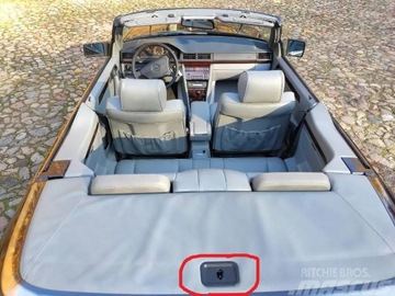 OSŁONA ZAŚLEPKA ZAMKA KLAPY DACHU MERCEDES W124 CABRIO 1247570308 A124