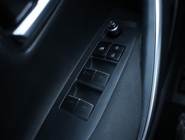 Toyota Corolla XII Sedan 1.6 Valvematic Dual VVT-i 132KM 2019 Toyota Corolla 1.6 Valvematic, Salon Polska, zdjęcie 15