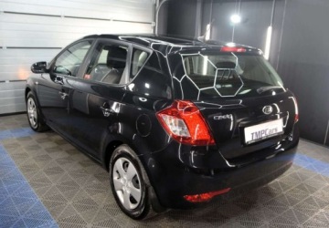 Kia Ceed I Hatchback 5d Facelifting 1.6 DOHC CVVT 126KM 2012 Kia Ceed Polski salon _ 1.6 benzyna 125 KM _ Klimatyzacja _ opony wielosez, zdjęcie 22