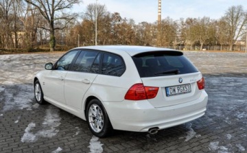 BMW Seria 3 E90-91-92-93 Touring E91 2.0 320d 184KM 2011 BMW Seria 3 xDrive Lift 2011 r. 2.0 Diesel 183KM, zdjęcie 2