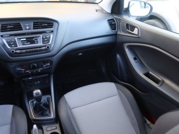 Hyundai i20 II Coupe 1.2 MPI 84KM 2017 Hyundai i20 1.2, Salon Polska, 1. Właściciel, zdjęcie 7