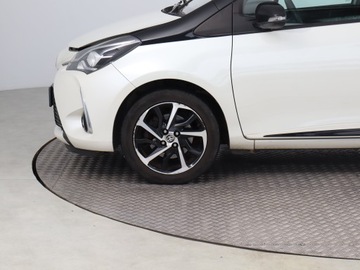 Toyota Yaris III Hatchback 5d Facelifting 2017 1.5 Dual VVT-iE 111KM 2019 Toyota Yaris 1.5 Dual VVT-i, Salon Polska, Klima, zdjęcie 14