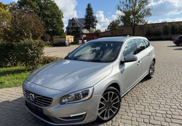 Volvo V60 I Kombi Facelifting 2.0 D4 DRIVE-E 190KM 2015 Volvo V60 Volvo V60 D4 Summum 2.0 Diesel 190KM, zdjęcie 3