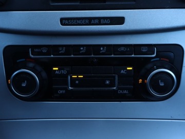 Volkswagen Passat CC 2.0 TDI-CR DPF 140KM 2009 VW Passat CC 2.0 TDI, Klima, Klimatronic, zdjęcie 16