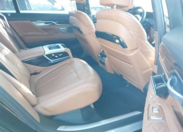 BMW Seria 7 G11-G12 Sedan Facelifting 4.4 750i 530KM 2020 BMW Seria 7 BMW 750I XDRIVE 4.4 Benzyna 530KM, zdjęcie 9