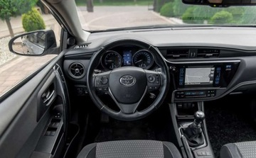 Toyota Auris II Touring Sports Facelifting 1.2 D-4T 116KM 2018 Toyota Auris Toyota Auris 1.2 Turbo Design Edition 1.2 Benzyna 116KM, zdjęcie 27