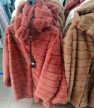 ШУБА с капюшоном, ЧЕРНАЯ