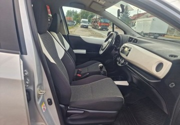 Toyota Yaris III Hatchback 5d 1.33 Dual VVT-i 99KM 2013 Toyota Yaris 1.3Benzynaniski przebiegsuper stan 1.3 Benzyna 99KM, zdjęcie 12
