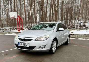 Opel Astra J Sports Tourer 1.4 Turbo ECOTEC 140KM 2011 Opel Astra Opel Astra 1.4 Turbo Cosmo 1.4 Benzyna 140KM, zdjęcie 3