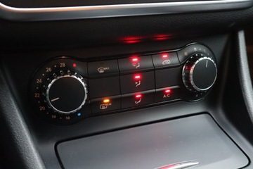 Mercedes GLA I Off-roader 1.6 200 156KM 2015 Mercedes GLA GLA 200, Automat, Skóra, Navi, Xenon, zdjęcie 16